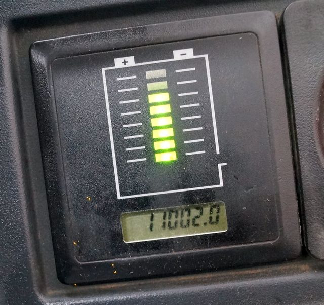 Jungheinrich ERE225 - Kézi raklapemelő: 4 kép. Jungheinrich ERE225 - Kézi raklapemelő: 4 kép.