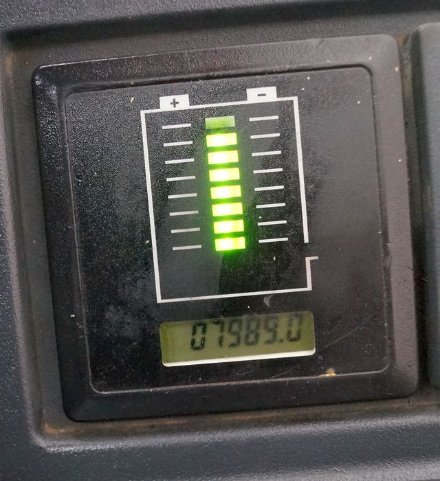 Jungheinrich ERE225 - Kézi raklapemelő: 4 kép. Jungheinrich ERE225 - Kézi raklapemelő: 4 kép.