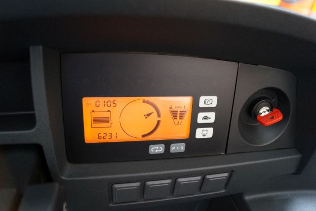 Jungheinrich ETV214 - Tolóoszlopos targoncá: 4 kép. Jungheinrich ETV214 - Tolóoszlopos targoncá: 4 kép.