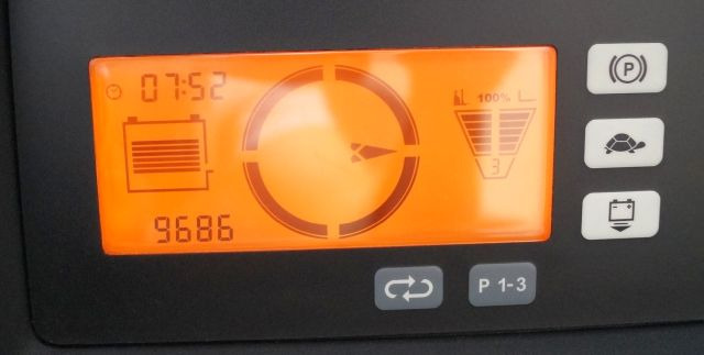 Jungheinrich ETV214 - Tolóoszlopos targoncá: 4 kép. Jungheinrich ETV214 - Tolóoszlopos targoncá: 4 kép.