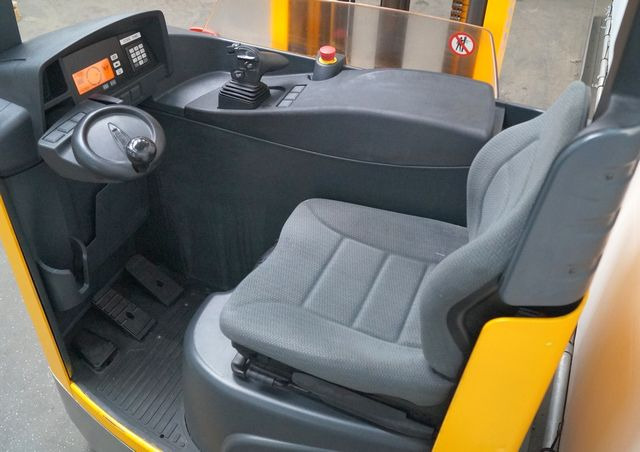 Jungheinrich ETV214 - Tolóoszlopos targoncá: 3 kép. Jungheinrich ETV214 - Tolóoszlopos targoncá: 3 kép.