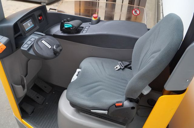 Jungheinrich ETV214 - Tolóoszlopos targoncá: 3 kép. Jungheinrich ETV214 - Tolóoszlopos targoncá: 3 kép.