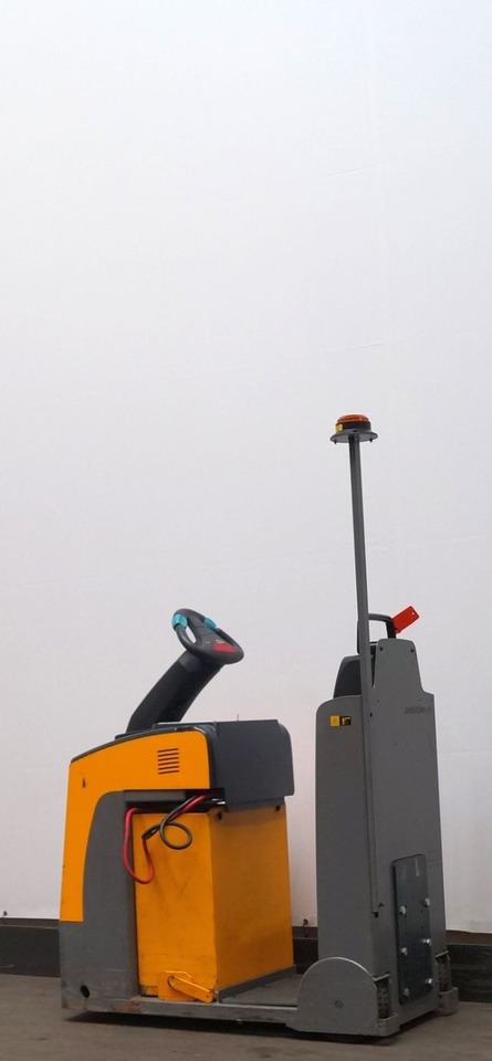 Jungheinrich EZS130 - Elektromos vontató: 2 kép. Jungheinrich EZS130 - Elektromos vontató: 2 kép.