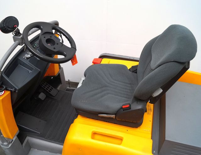 Jungheinrich EZS570 - Elektromos vontató: 5 kép. Jungheinrich EZS570 - Elektromos vontató: 5 kép.