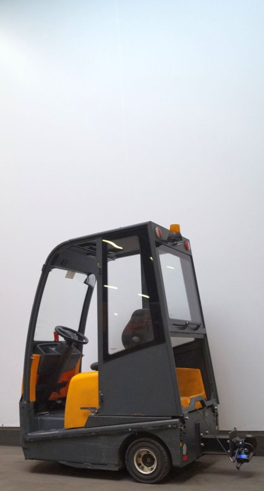 Jungheinrich EZS570 - Elektromos vontató: 2 kép. Jungheinrich EZS570 - Elektromos vontató: 2 kép.
