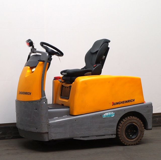 Jungheinrich EZS570 - Elektromos vontató: 1 kép. Jungheinrich EZS570 - Elektromos vontató: 1 kép.