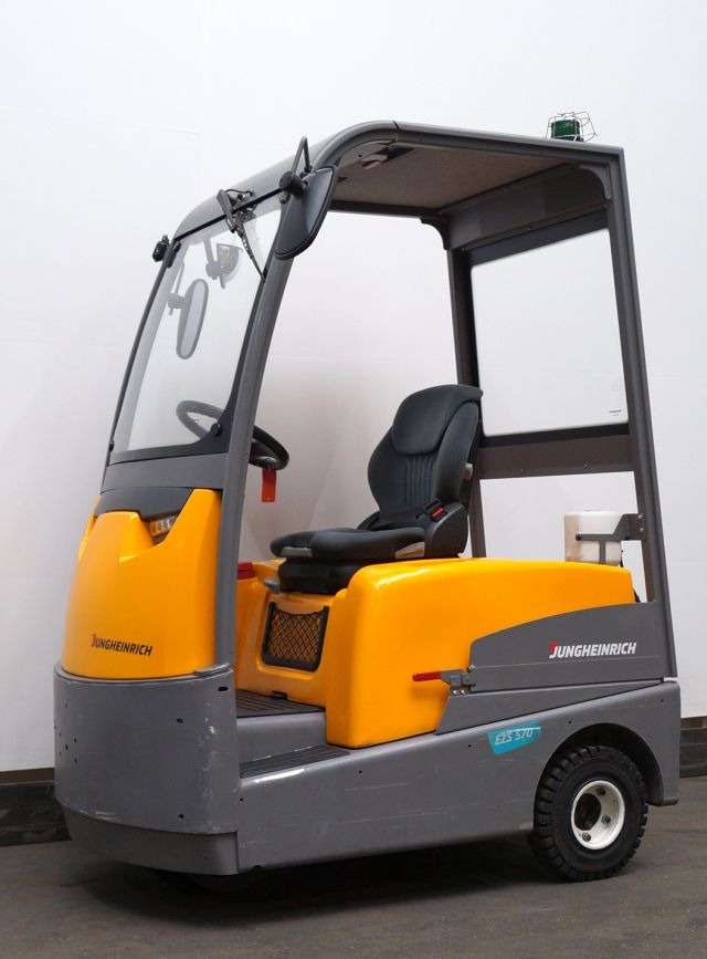 Jungheinrich EZS570 - Elektromos vontató: 1 kép. Jungheinrich EZS570 - Elektromos vontató: 1 kép.