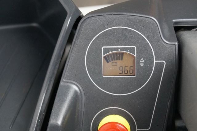 Unicarriers Oep120 - Komissiózó targoncá: 4 kép. Unicarriers Oep120 - Komissiózó targoncá: 4 kép.