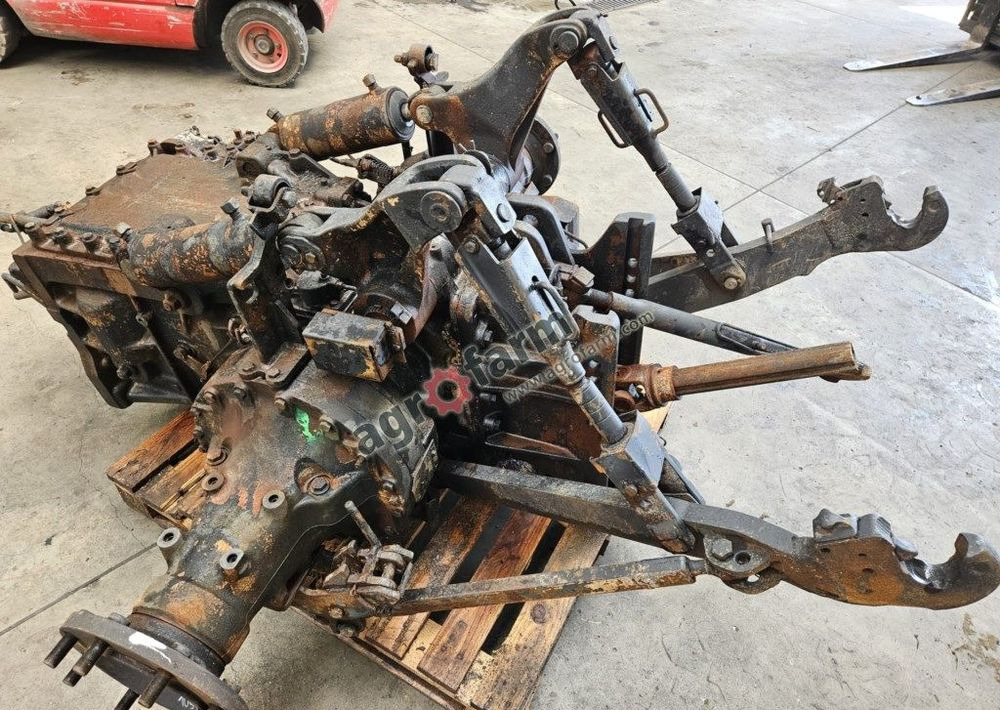 MOST TYLNY I SKRZYNIA BIEGÓW FENDT 716 - Sebességváltó: 4 kép. MOST TYLNY I SKRZYNIA BIEGÓW FENDT 716 - Sebességváltó: 4 kép.