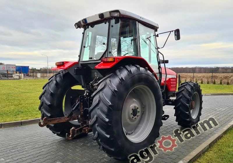 Massey Ferguson 4270 - Traktor: 4 kép. Massey Ferguson 4270 - Traktor: 4 kép.