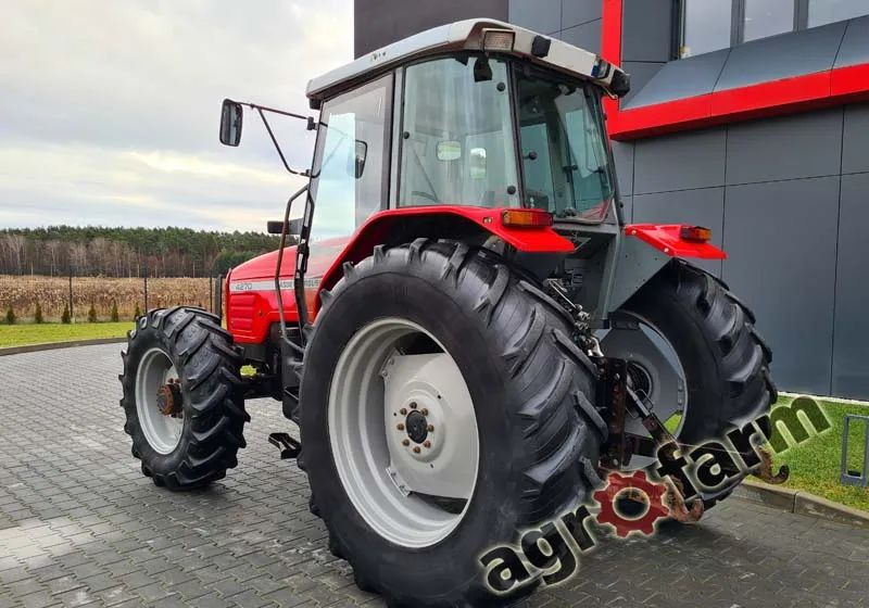 Massey Ferguson 4270 - Traktor: 3 kép. Massey Ferguson 4270 - Traktor: 3 kép.