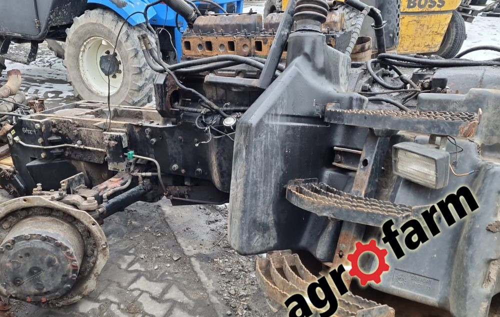 Massey Ferguson 8270 skrzynia most silnik zwolnica oś koła - Sebességváltó - Mezőgazdasági gépek: 1 kép. Massey Ferguson 8270 skrzynia most silnik zwolnica oś koła - Sebességváltó - Mezőgazdasági gépek: 1 kép.