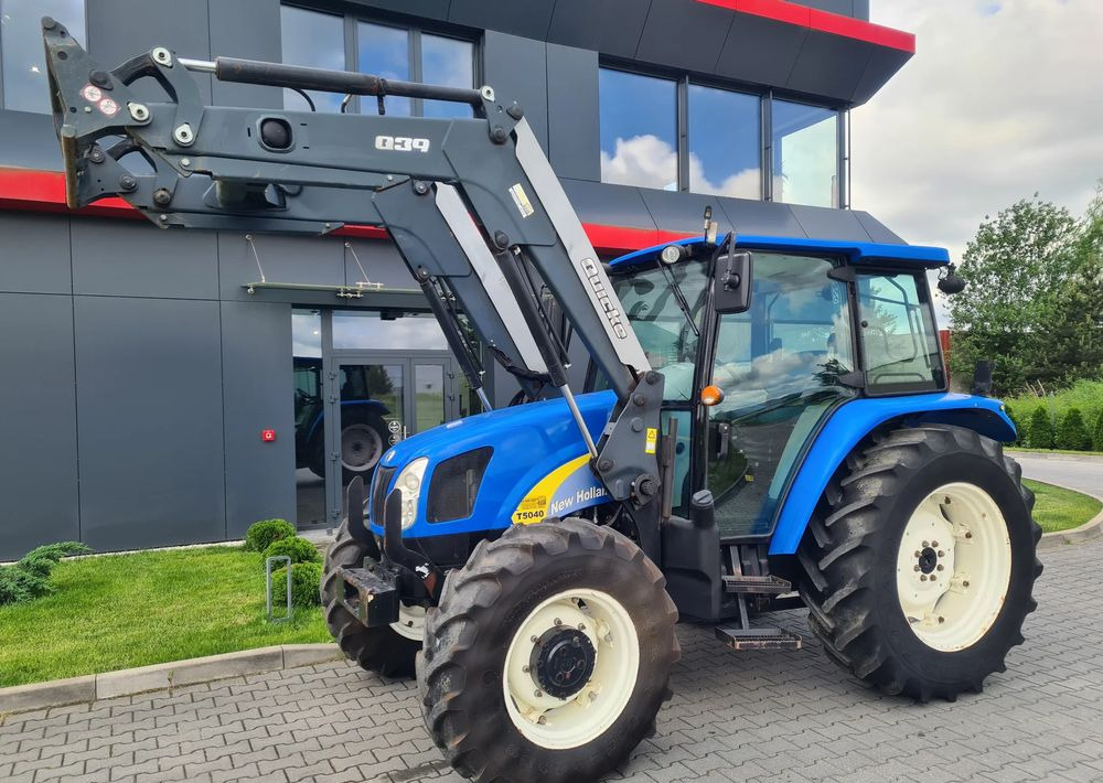 New Holland T5040 - Traktor: 1 kép. New Holland T5040 - Traktor: 1 kép.
