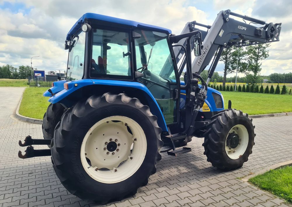 New Holland T5040 - Traktor: 4 kép. New Holland T5040 - Traktor: 4 kép.