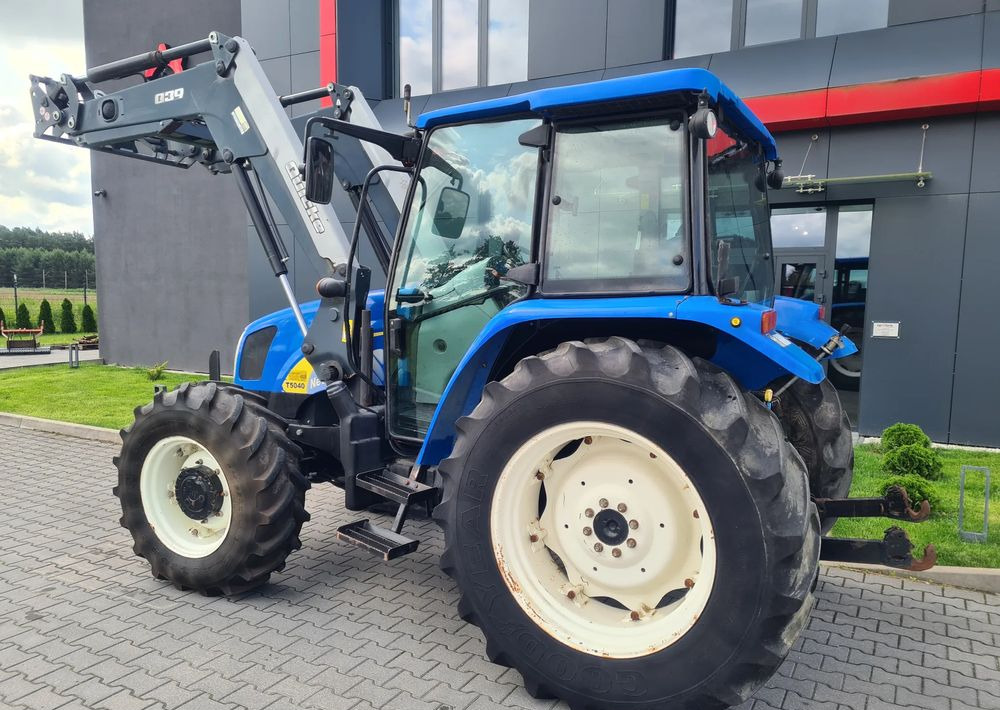 New Holland T5040 - Traktor: 3 kép. New Holland T5040 - Traktor: 3 kép.