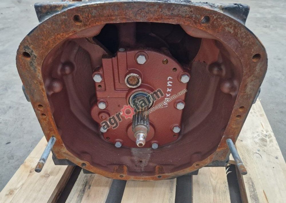 Skrzynia biegów Case Luxxum 120 ZF - Sebességváltó: 3 kép. Skrzynia biegów Case Luxxum 120 ZF - Sebességváltó: 3 kép.