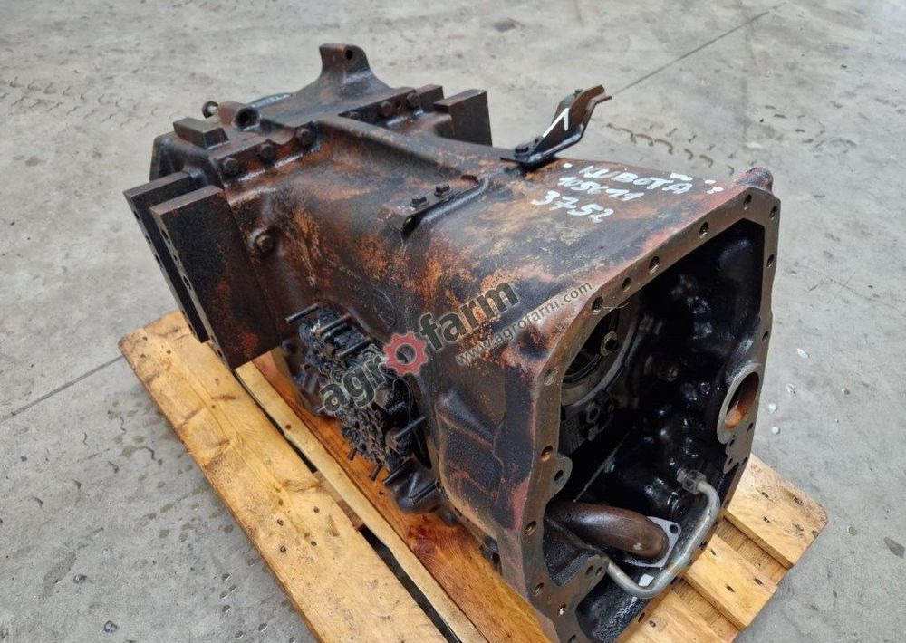 Skrzynia biegów Kubota M7-171 ZF CVT - Sebességváltó: 3 kép. Skrzynia biegów Kubota M7-171 ZF CVT - Sebességváltó: 3 kép.