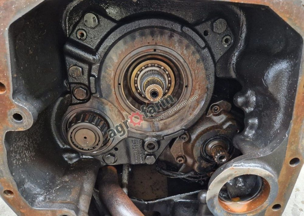Skrzynia biegów Kubota M7-171 ZF CVT - Sebességváltó: 4 kép. Skrzynia biegów Kubota M7-171 ZF CVT - Sebességváltó: 4 kép.