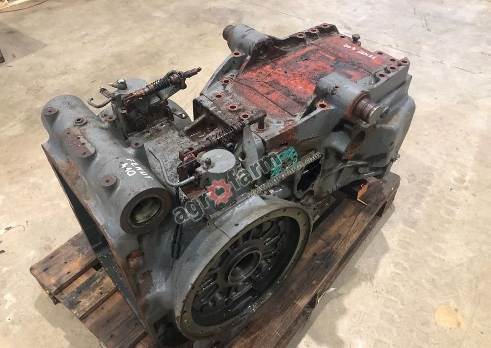 Skrzynia biegów, most tylny Fendt 410 411101050024 - Sebességváltó: 3 kép. Skrzynia biegów, most tylny Fendt 410 411101050024 - Sebességváltó: 3 kép.