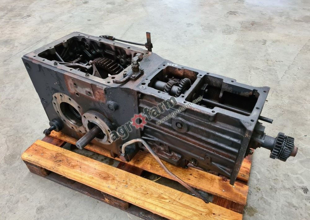 Skrzynia biegów, most tylny Renault 75-34 - Sebességváltó: 2 kép. Skrzynia biegów, most tylny Renault 75-34 - Sebességváltó: 2 kép.