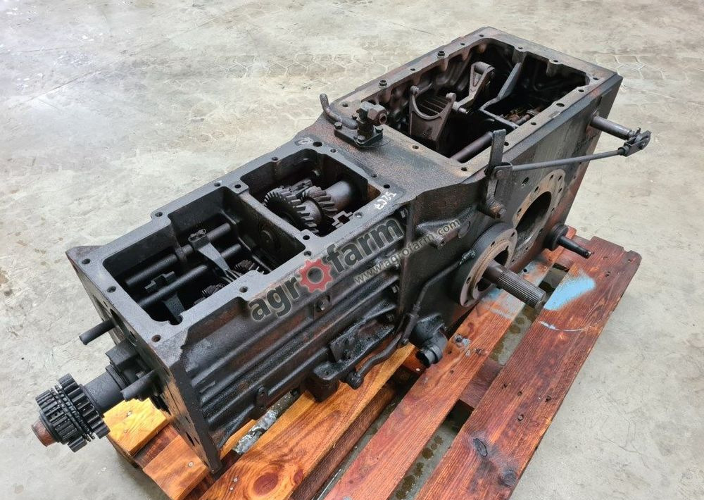 Skrzynia biegów, most tylny Renault 75-34 - Sebességváltó: 3 kép. Skrzynia biegów, most tylny Renault 75-34 - Sebességváltó: 3 kép.