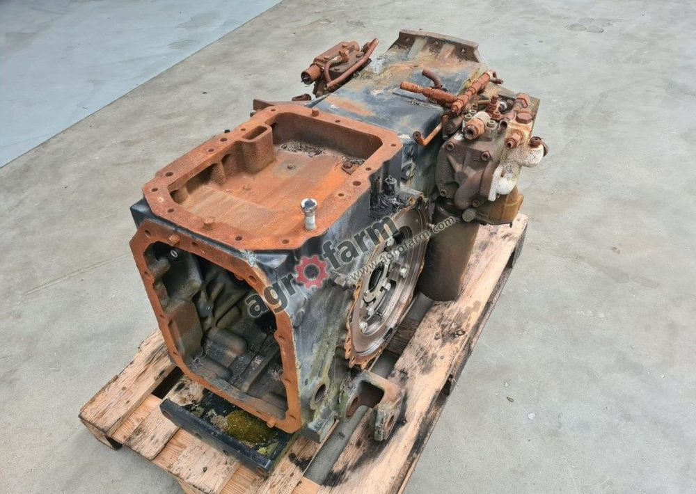 TYLNY MOST NEW HOLLAND T6.160 44980050 - Sebességváltó: 3 kép. TYLNY MOST NEW HOLLAND T6.160 44980050 - Sebességváltó: 3 kép.