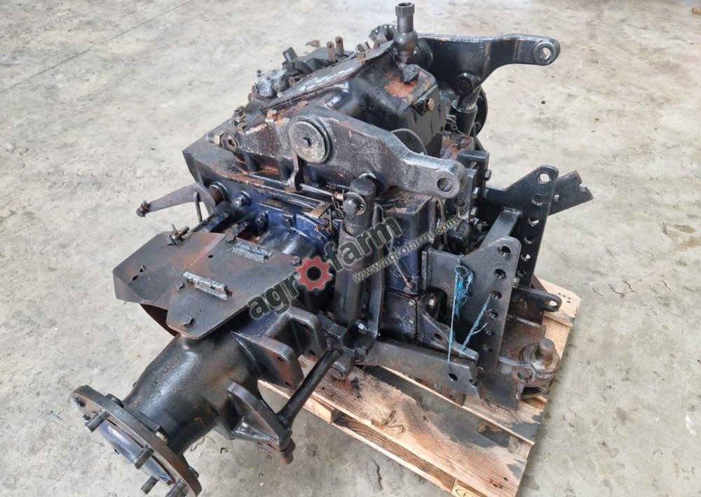 Tylny most Deutz Agroxtra 6.17 - Sebességváltó: 2 kép. Tylny most Deutz Agroxtra 6.17 - Sebességváltó: 2 kép.