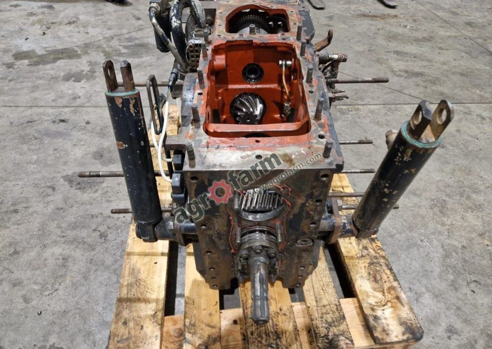 Tylny most Lamborghini R5.130 - Sebességváltó: 3 kép. Tylny most Lamborghini R5.130 - Sebességváltó: 3 kép.