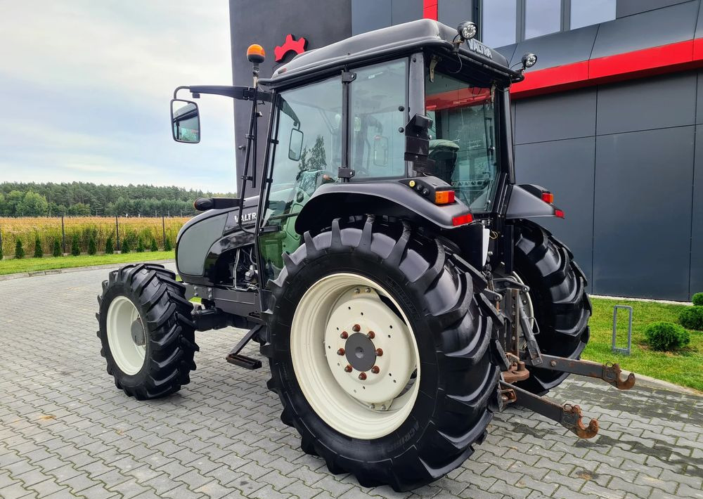 Valtra A93 - Traktor: 2 kép. Valtra A93 - Traktor: 2 kép.