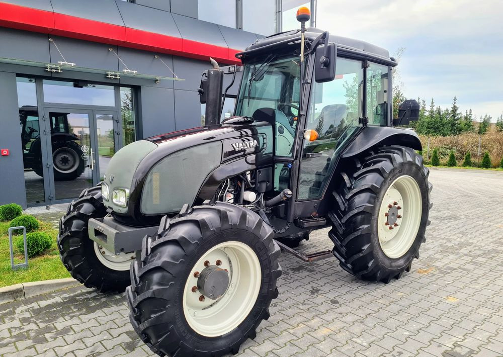 Valtra A93 - Traktor: 1 kép. Valtra A93 - Traktor: 1 kép.
