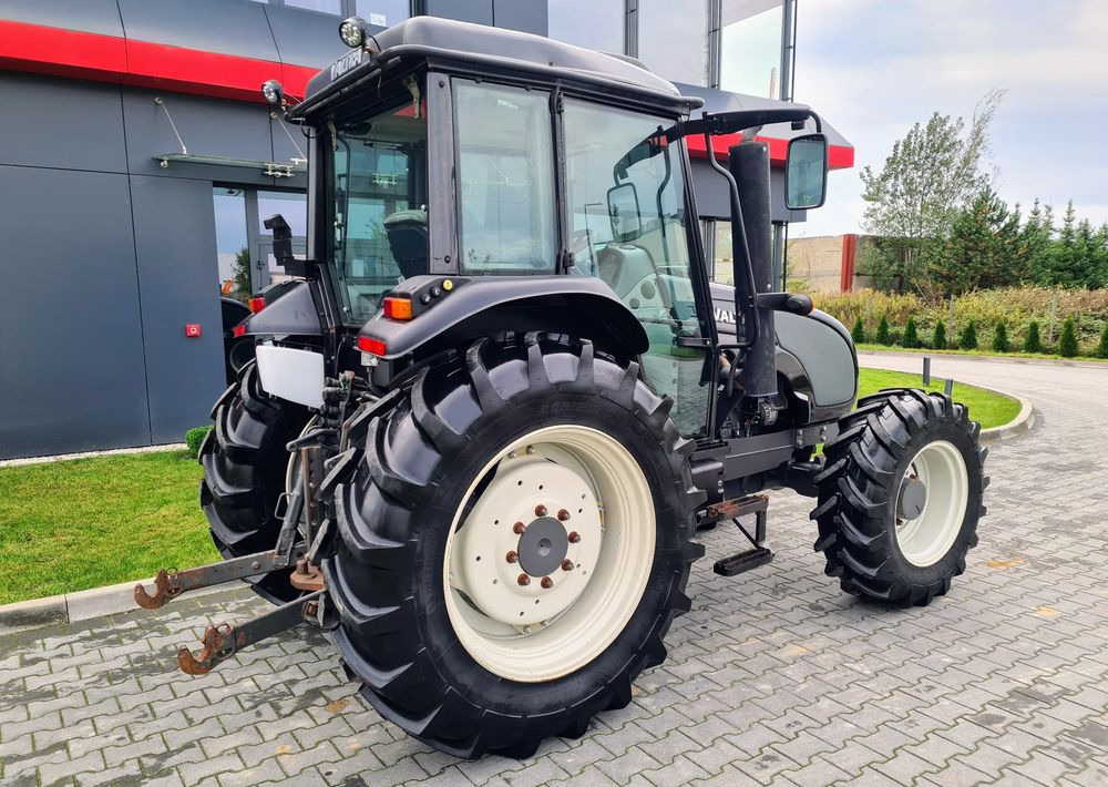 Valtra A93 - Traktor: 4 kép. Valtra A93 - Traktor: 4 kép.