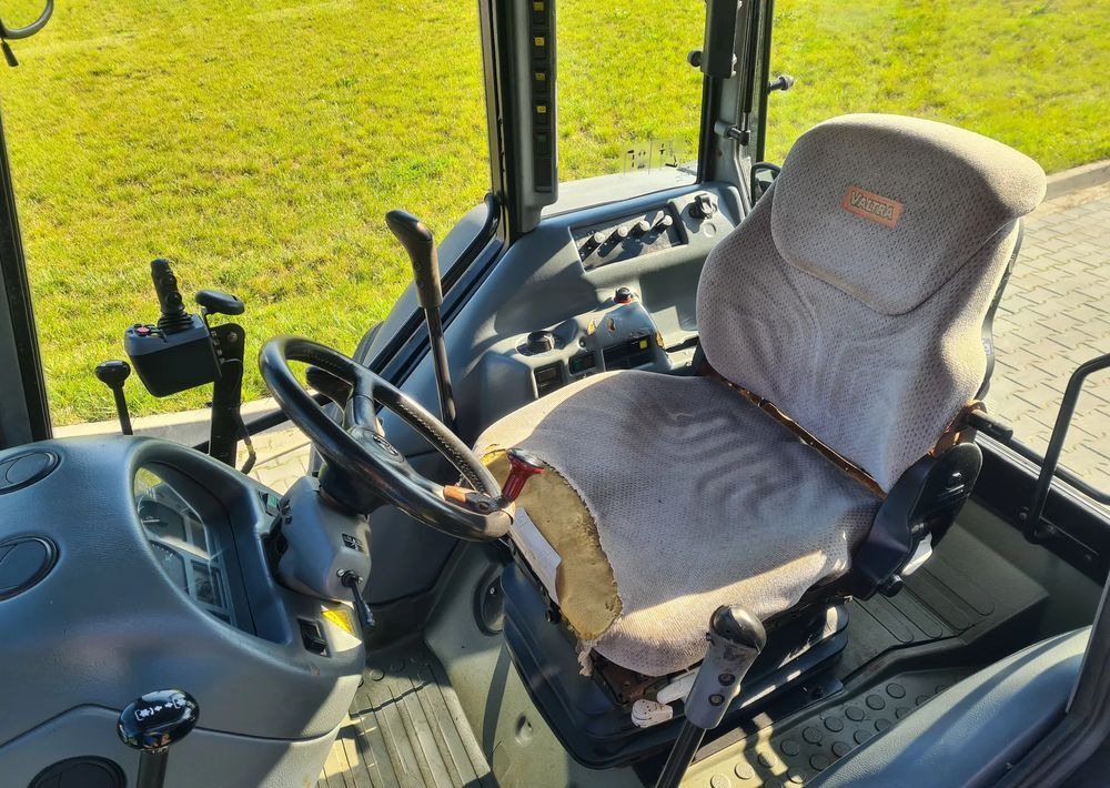 Valtra A95 - Traktor: 5 kép. Valtra A95 - Traktor: 5 kép.