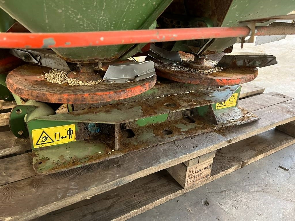 Amazone ZA-F 804 R kunstmest strooier - Műtrágyaszóró: 5 kép. Amazone ZA-F 804 R kunstmest strooier - Műtrágyaszóró: 5 kép.