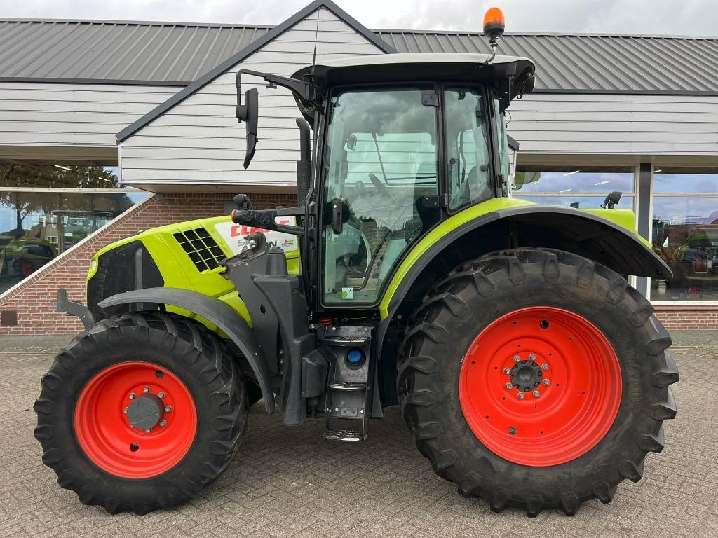 Claas Arion 510 Cis - Traktor: 2 kép. Claas Arion 510 Cis - Traktor: 2 kép.