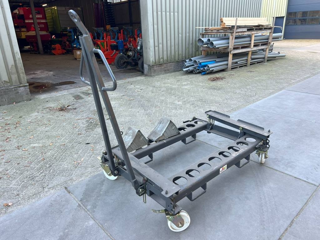 Claas / Fliegl Cargos transport kar - Rendfelszedő: 1 kép. Claas / Fliegl Cargos transport kar - Rendfelszedő: 1 kép.