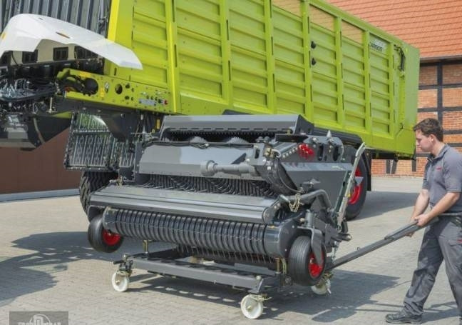 Claas / Fliegl Cargos transport kar - Rendfelszedő: 2 kép. Claas / Fliegl Cargos transport kar - Rendfelszedő: 2 kép.