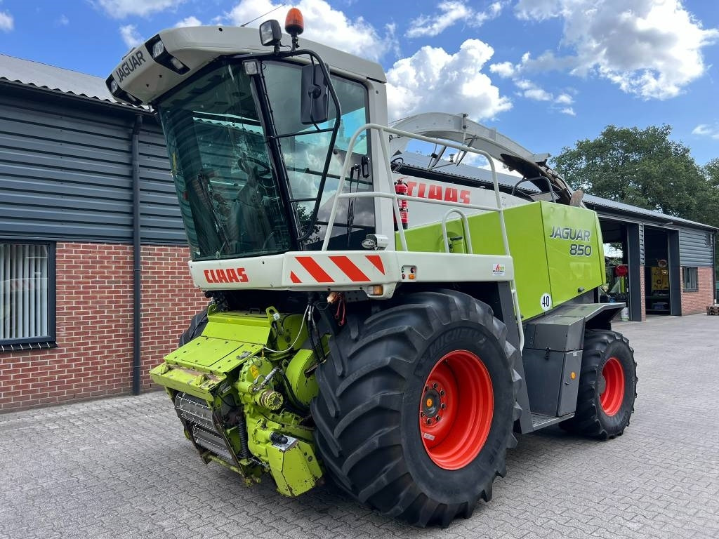 Claas Jaguar 850 + Orbis 450 + PU 300 HD - Önjáró szecskázógép: 1 kép. Claas Jaguar 850 + Orbis 450 + PU 300 HD - Önjáró szecskázógép: 1 kép.