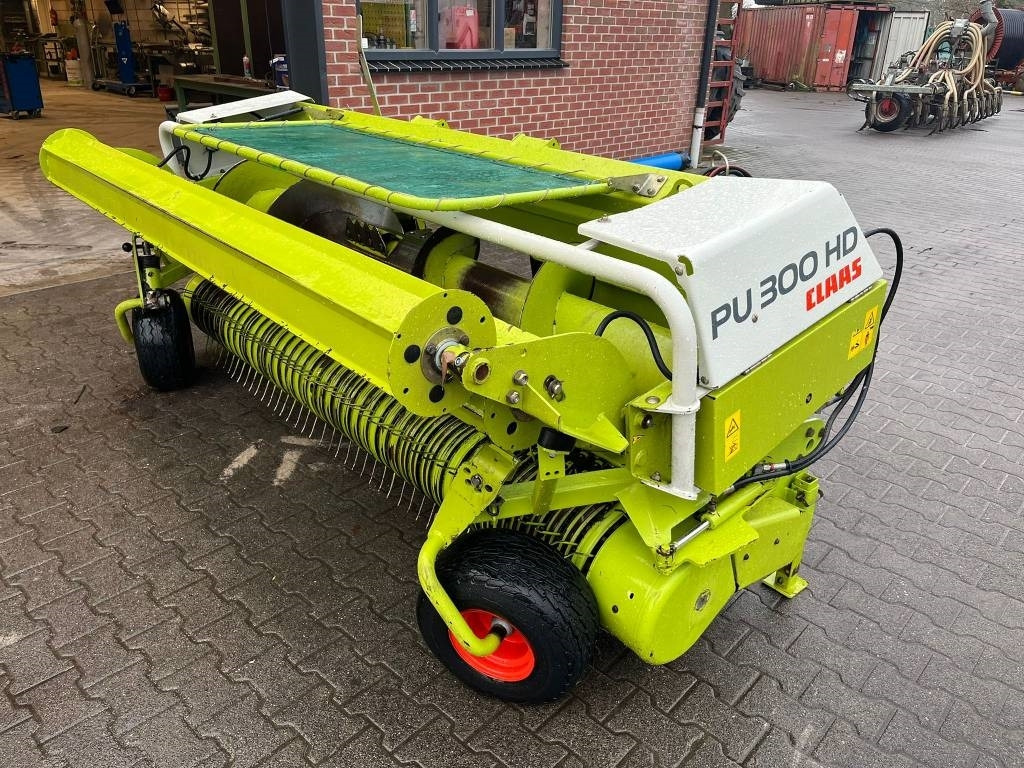 Claas PU 300 HD  - Takarmánybetakarító gép: 1 kép. Claas PU 300 HD  - Takarmánybetakarító gép: 1 kép.