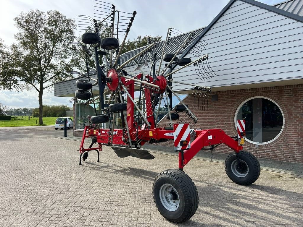 Fella TS 880 - Szénaforgató: 3 kép. Fella TS 880 - Szénaforgató: 3 kép.