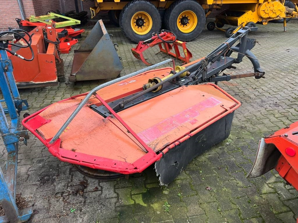 PZ CM 188 trommelmaaier - Fűkasza: 2 kép. PZ CM 188 trommelmaaier - Fűkasza: 2 kép.