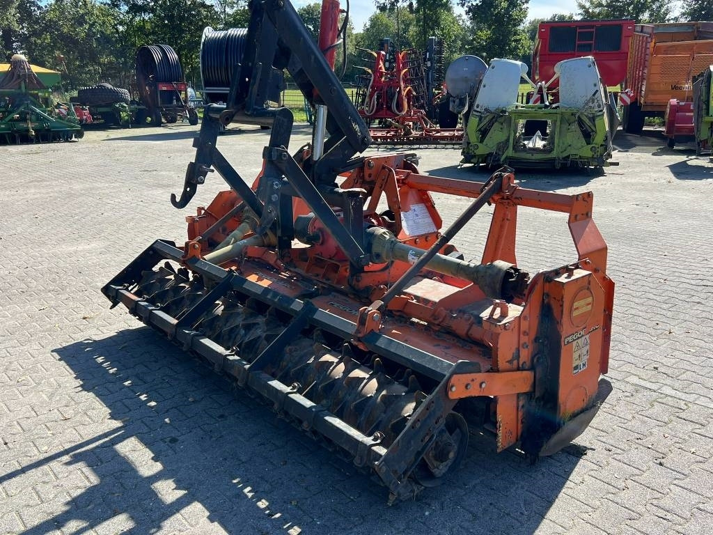 Pegoraro LH 300 frees - Talajművelő gep: 4 kép. Pegoraro LH 300 frees - Talajművelő gep: 4 kép.