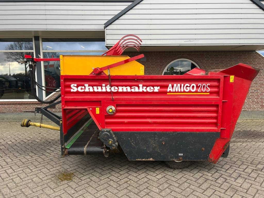 Schuitemaker Amigo 20S - Etetőkocsi: 2 kép. Schuitemaker Amigo 20S - Etetőkocsi: 2 kép.
