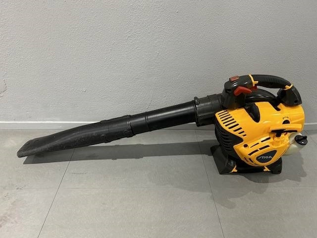 Stiga SBL 327 Bladblazer - Kerti gépek: 1 kép. Stiga SBL 327 Bladblazer - Kerti gépek: 1 kép.