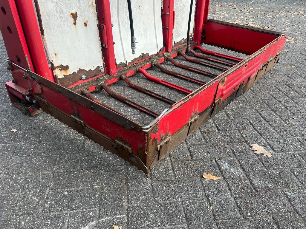 Trioliet TU 170 kuilvoersnijder - Állattartás gépei: 5 kép. Trioliet TU 170 kuilvoersnijder - Állattartás gépei: 5 kép.