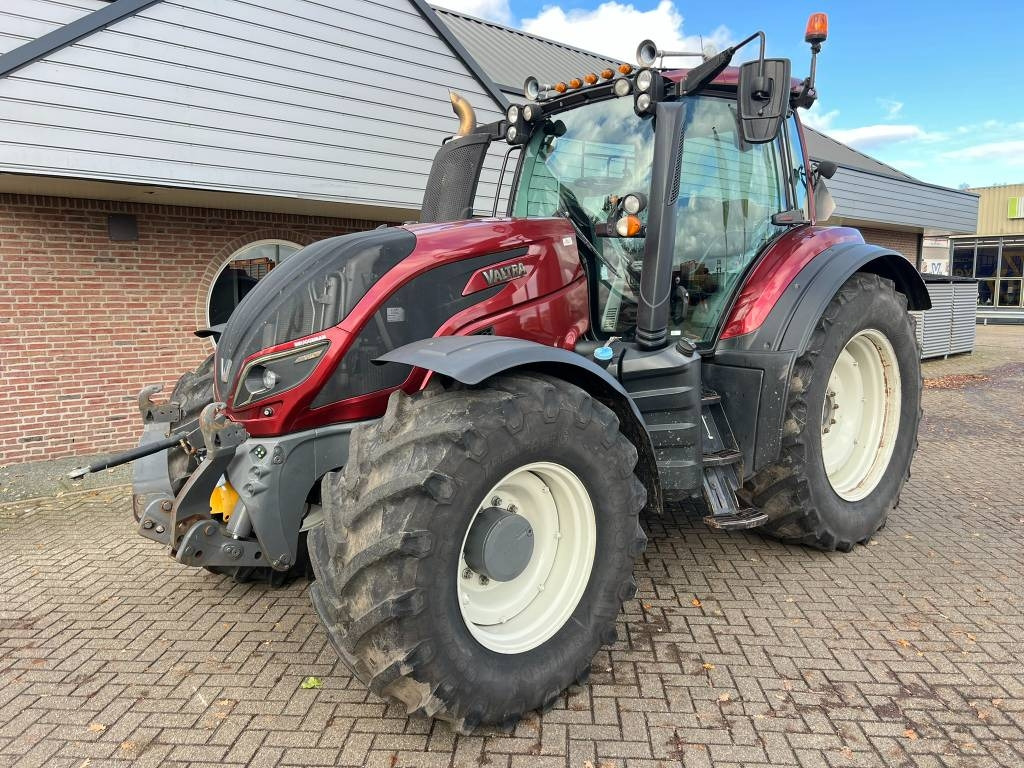 Valtra T 174 Versu - Traktor: 1 kép. Valtra T 174 Versu - Traktor: 1 kép.