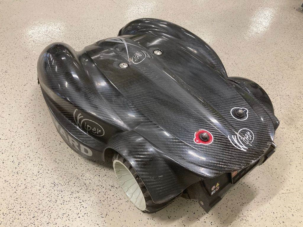 Wiper Yard (10000 m2) - Kerti fűkasza: 3 kép. Wiper Yard (10000 m2) - Kerti fűkasza: 3 kép.