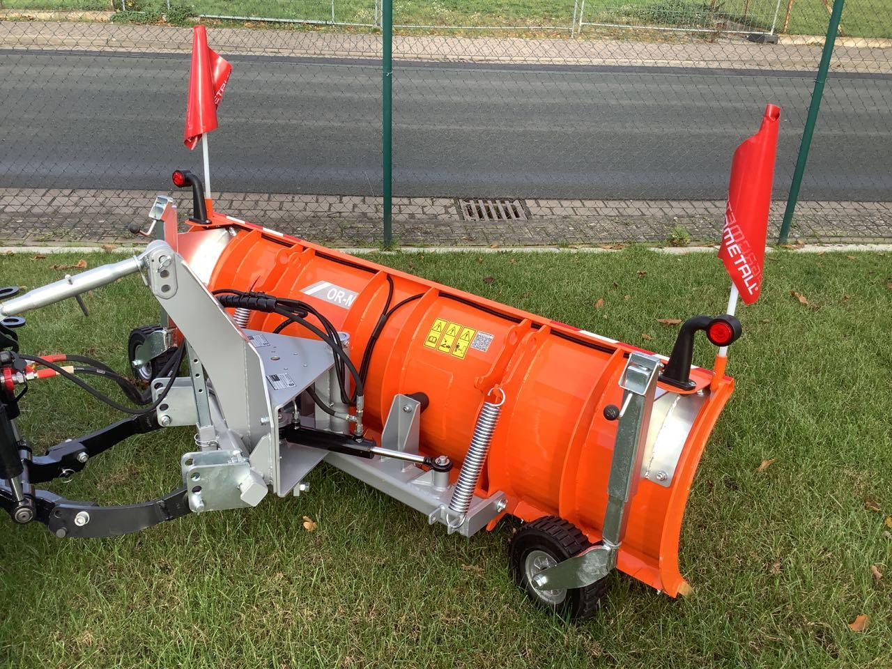 AGROMETALL OR-M 180 Schneeschild - Tolólap: 2 kép. AGROMETALL OR-M 180 Schneeschild - Tolólap: 2 kép.