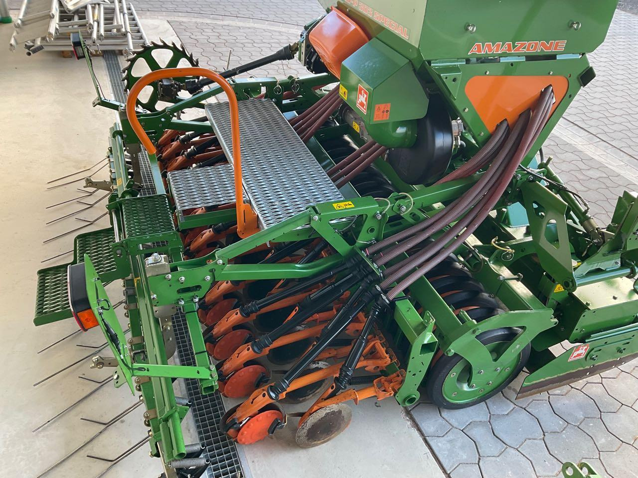 Amazone ADP 303 Spezial, KX 3000 - Kombinált vetőgép: 2 kép. Amazone ADP 303 Spezial, KX 3000 - Kombinált vetőgép: 2 kép.