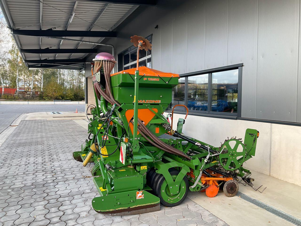 Amazone ADP 303 Spezial, KX 3000 - Kombinált vetőgép: 1 kép. Amazone ADP 303 Spezial, KX 3000 - Kombinált vetőgép: 1 kép.