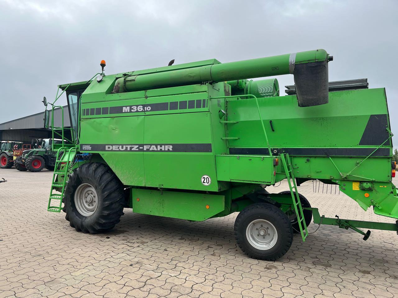 Deutz-Fahr M 36.10 - Kombájn: 2 kép. Deutz-Fahr M 36.10 - Kombájn: 2 kép.